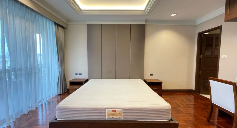 For rent 4 bedrooms apartment in Pathum Wan, Bangkok