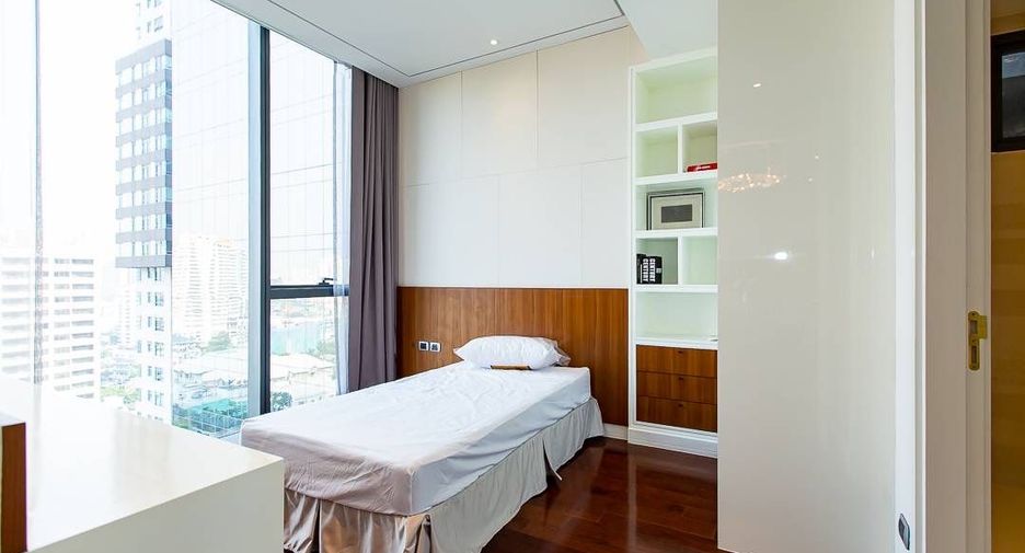 For rent and for sale 2 bedrooms condo in Khlong Toei, Bangkok