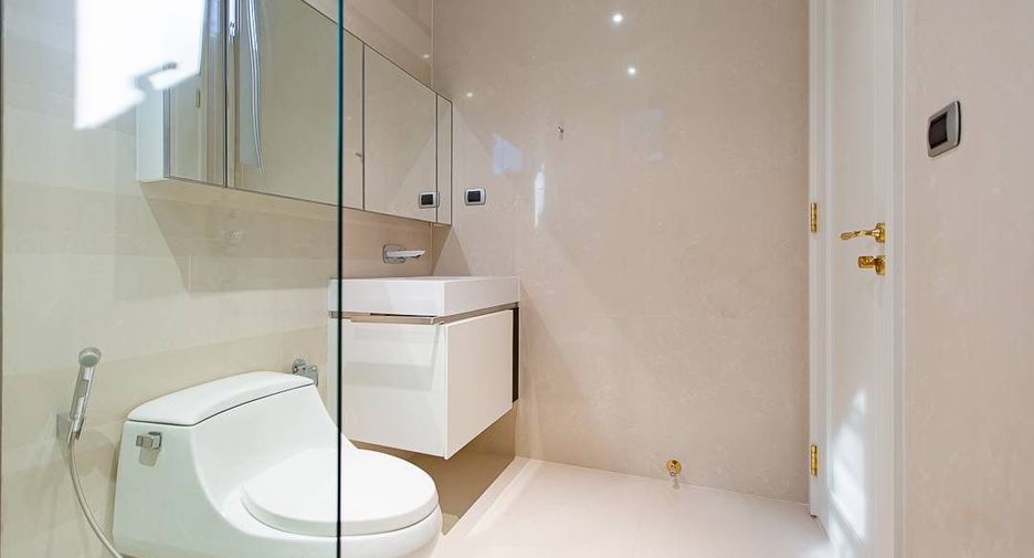 For rent and for sale 2 bedrooms condo in Khlong Toei, Bangkok