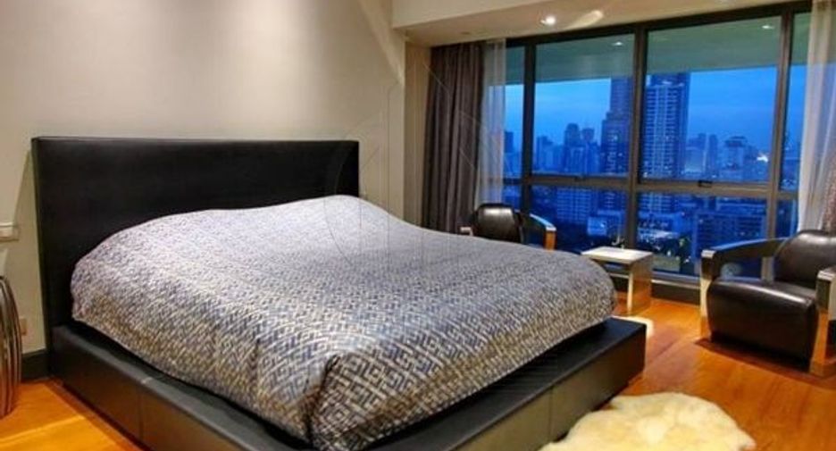 For sale 3 bedrooms condo in Watthana, Bangkok