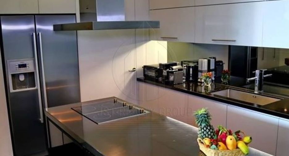 For sale 3 bedrooms condo in Watthana, Bangkok