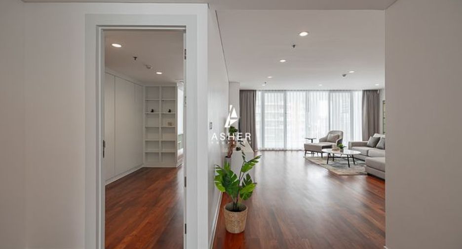 For rent 4 bedrooms condo in Watthana, Bangkok