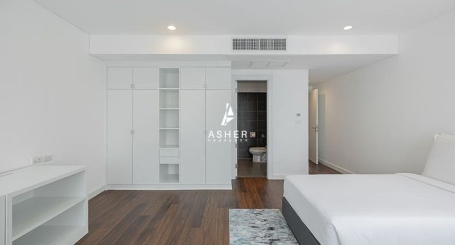 For rent 4 bedrooms condo in Watthana, Bangkok