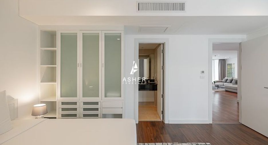 For rent 4 bedrooms condo in Watthana, Bangkok