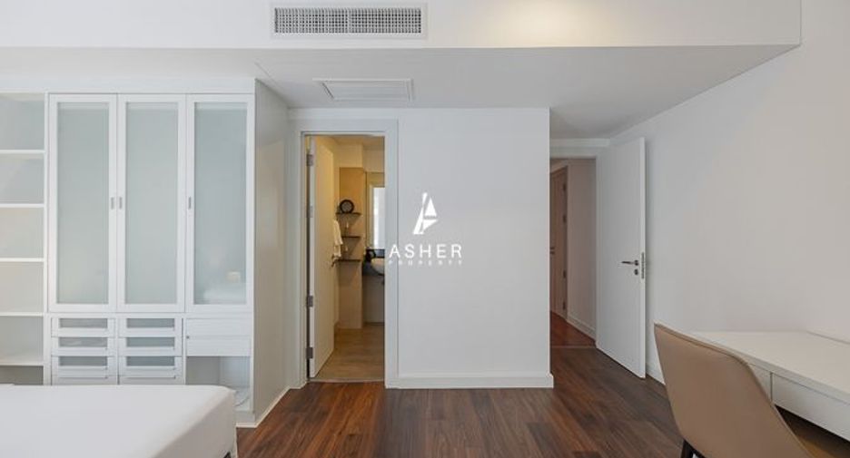 For rent 4 bedrooms condo in Watthana, Bangkok