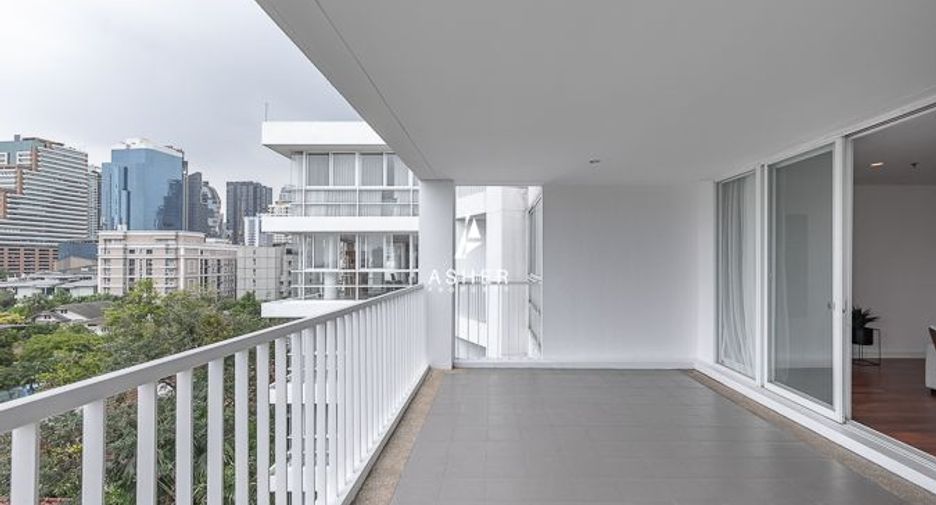 For rent 4 bedrooms condo in Watthana, Bangkok