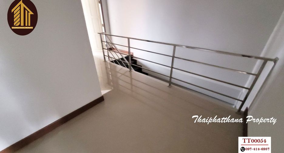 For sale 4 Beds townhouse in Mueang Chachoengsao, Chachoengsao