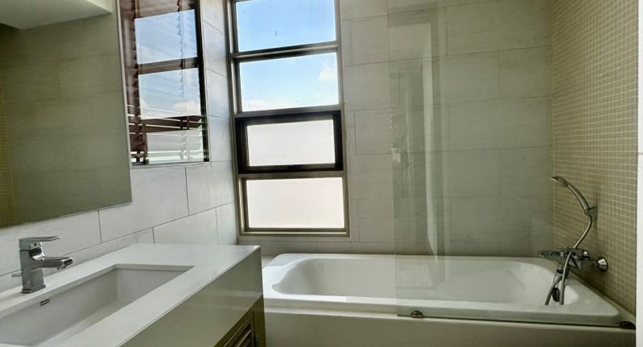 For rent 2 bedrooms condo in Si Racha, Chonburi