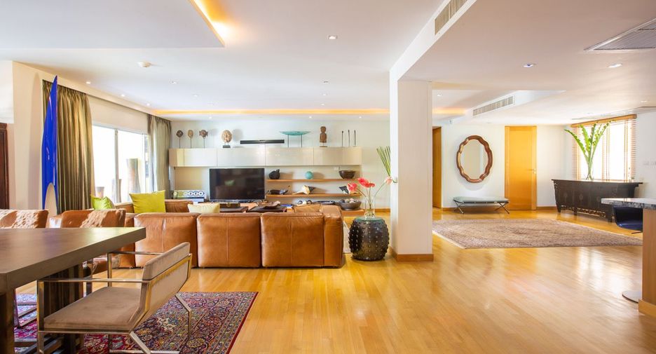 For sale 3 bedrooms condo in Khlong Toei, Bangkok