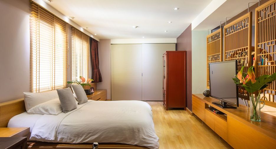For sale 3 bedrooms condo in Khlong Toei, Bangkok