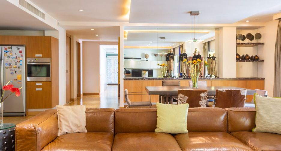 For sale 3 bedrooms condo in Khlong Toei, Bangkok