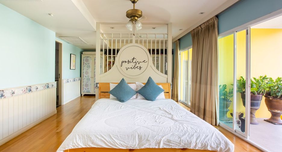 For sale 3 bedrooms condo in Khlong Toei, Bangkok