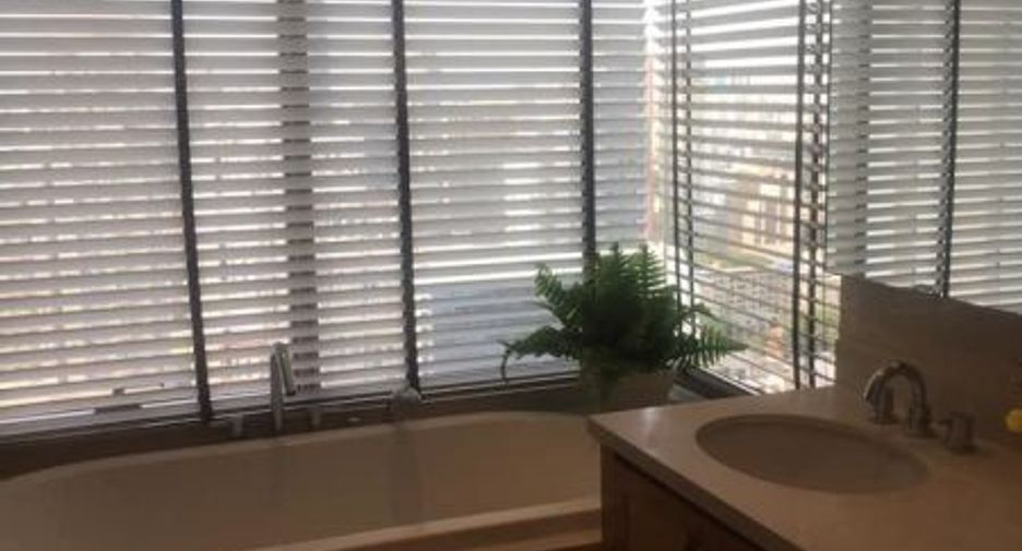 For rent and for sale 2 bedrooms condo in Khlong Toei, Bangkok