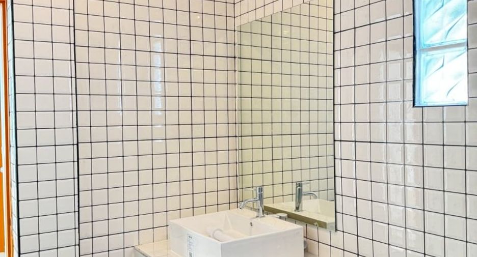 For sale 2 bedrooms house in Saraphi, Chiang Mai
