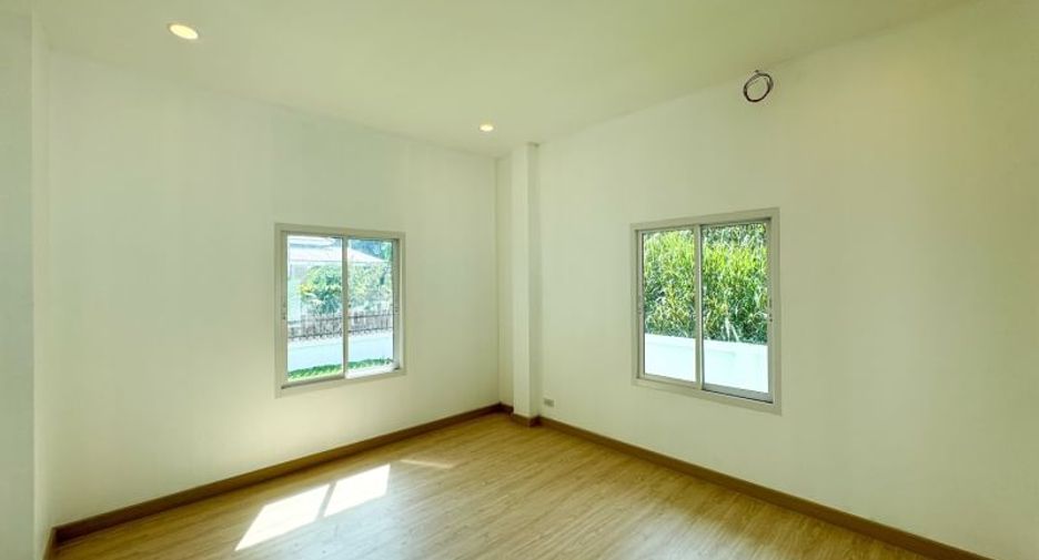 For sale 2 bedrooms house in Saraphi, Chiang Mai
