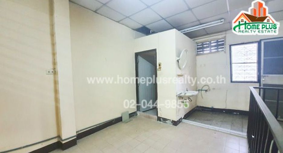 For sale 2 bedrooms townhouse in Bangkok Noi, Bangkok