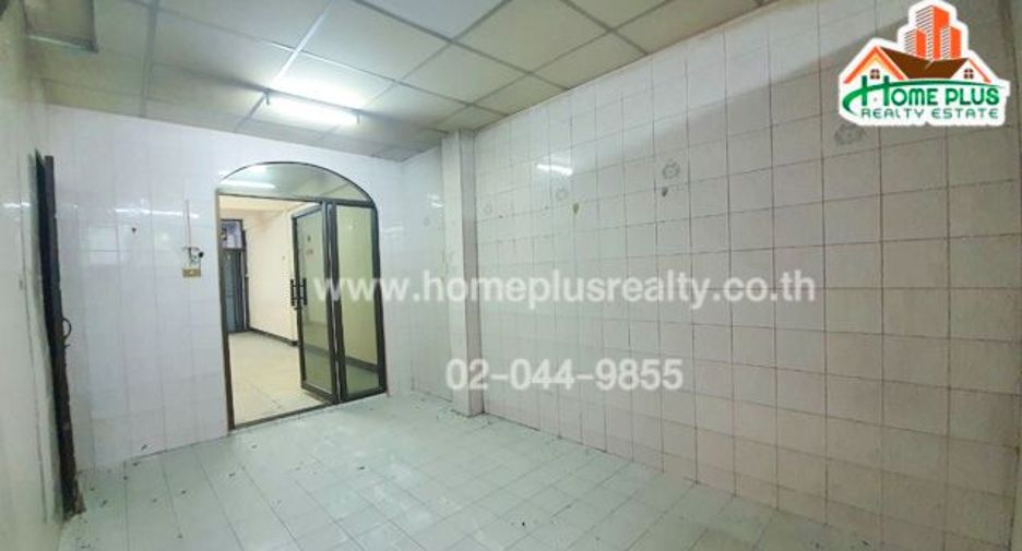 For sale 2 bedrooms townhouse in Bangkok Noi, Bangkok