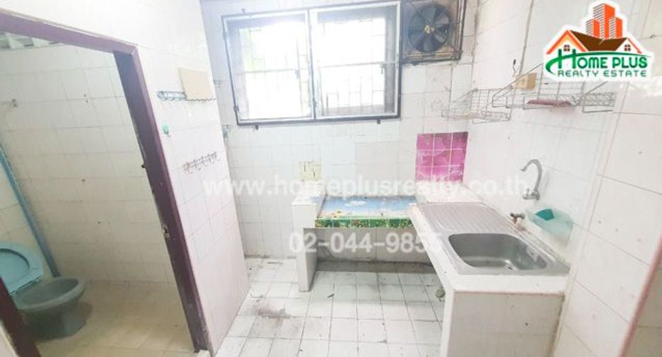 For sale 2 bedrooms townhouse in Bangkok Noi, Bangkok