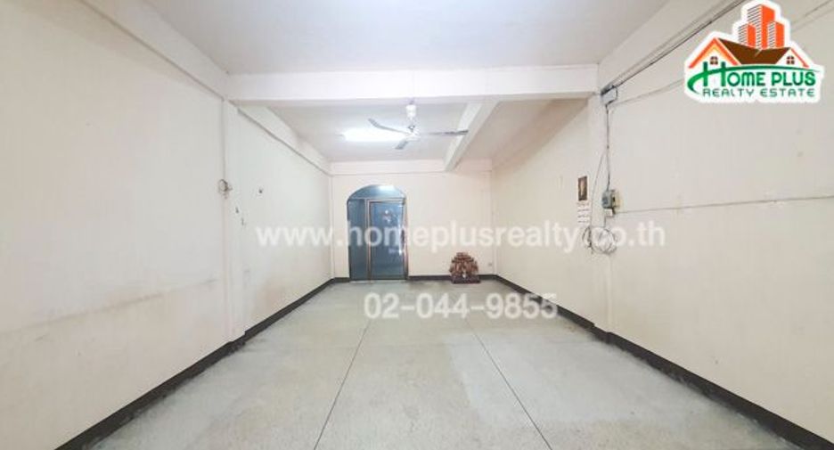 For sale 2 bedrooms townhouse in Bangkok Noi, Bangkok