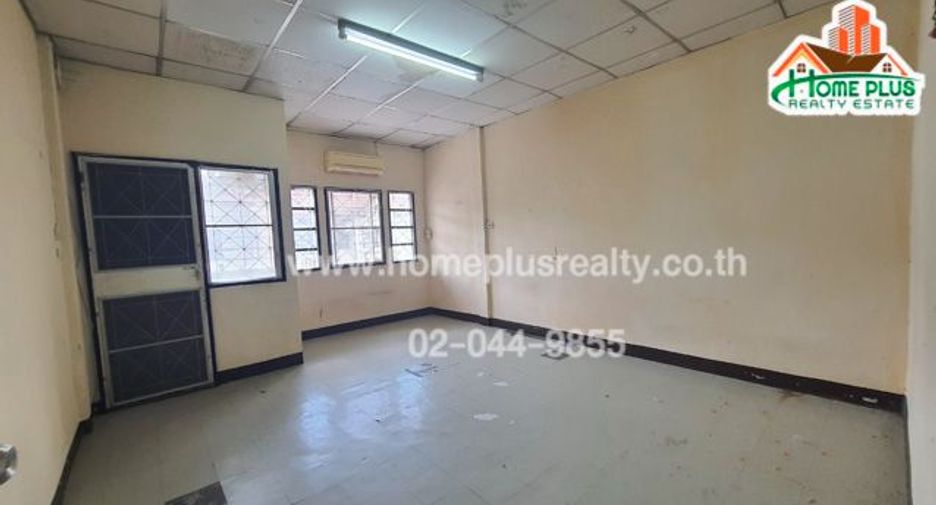 For sale 2 bedrooms townhouse in Bangkok Noi, Bangkok