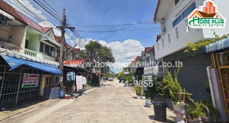 For sale 2 bedrooms townhouse in Bangkok Noi, Bangkok