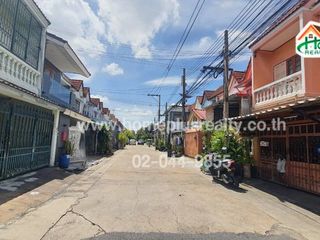 出售 2 卧室 联排别墅 在 Bangkok Noi, 曼谷