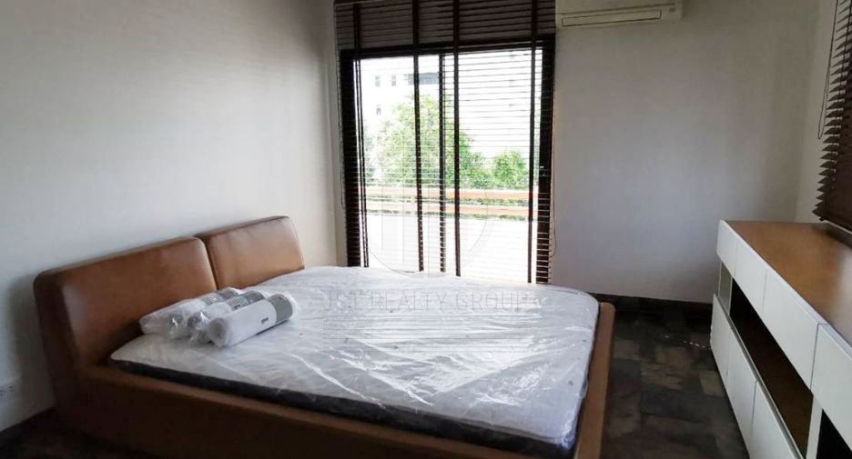 For rent 2 bedrooms condo in Pathum Wan, Bangkok