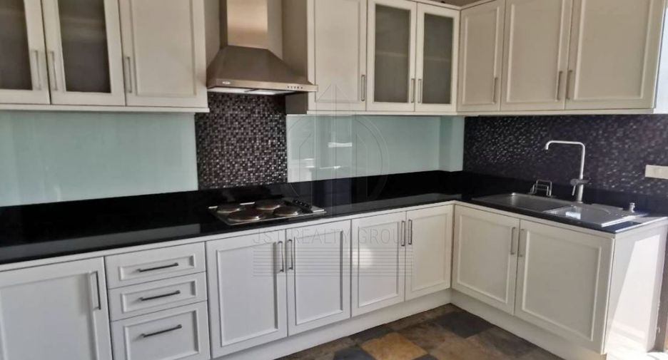 For rent 2 bedrooms condo in Pathum Wan, Bangkok