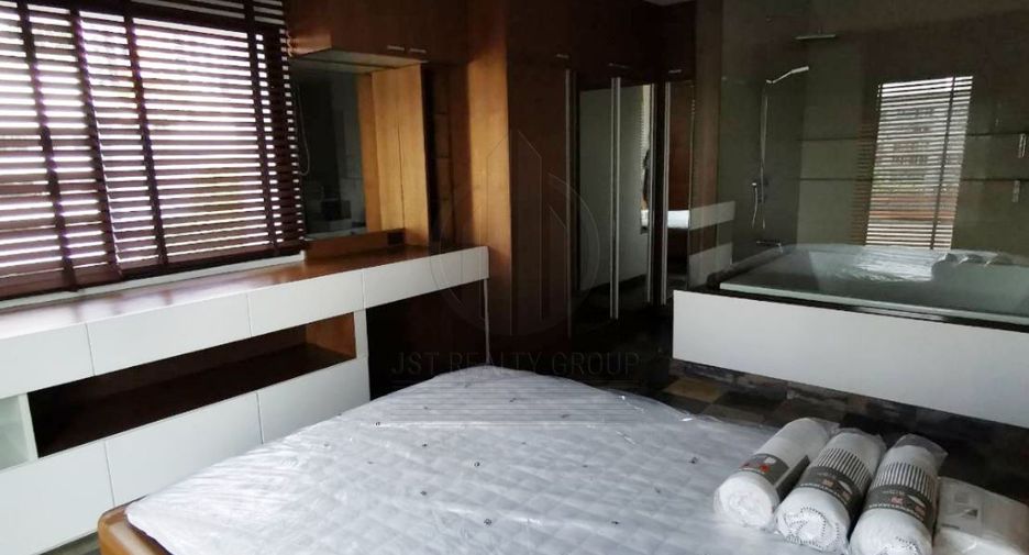 For rent 2 bedrooms condo in Pathum Wan, Bangkok