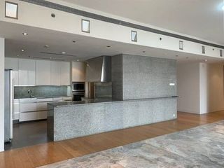 Аренда и продажа 3 спальни кондо в Сатхон, Бангкок
