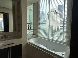 For rent 2 ベッドルーム condo in Pathum Wan, Bangkok