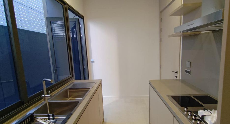 For rent and for sale 5 bedrooms house in Wang Thonglang, Bangkok