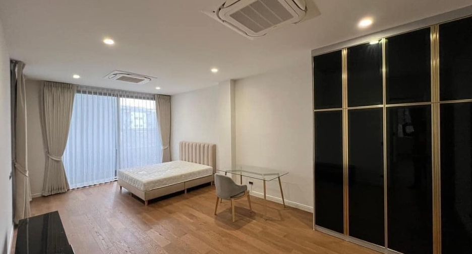 For rent and for sale 5 bedrooms house in Wang Thonglang, Bangkok