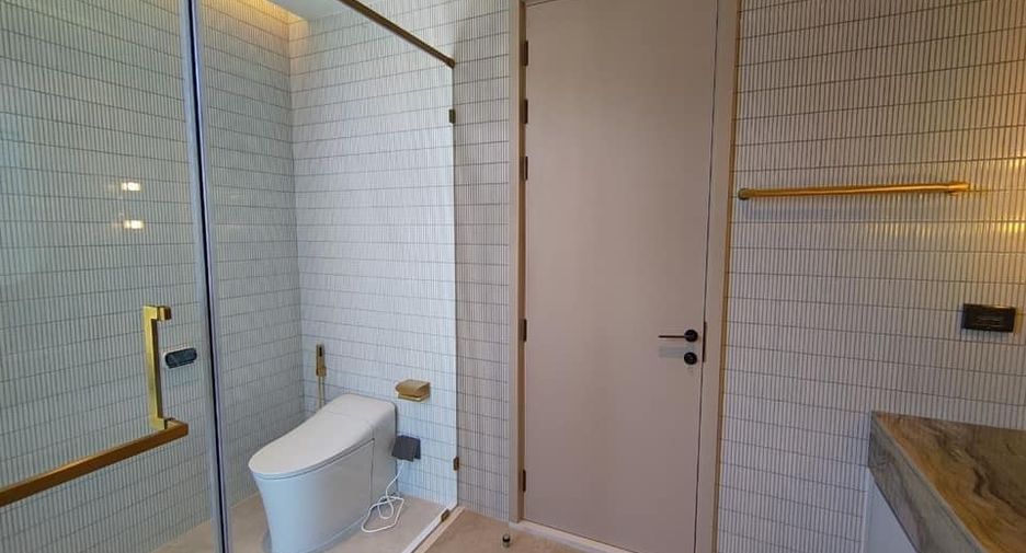 For rent and for sale 5 bedrooms house in Wang Thonglang, Bangkok
