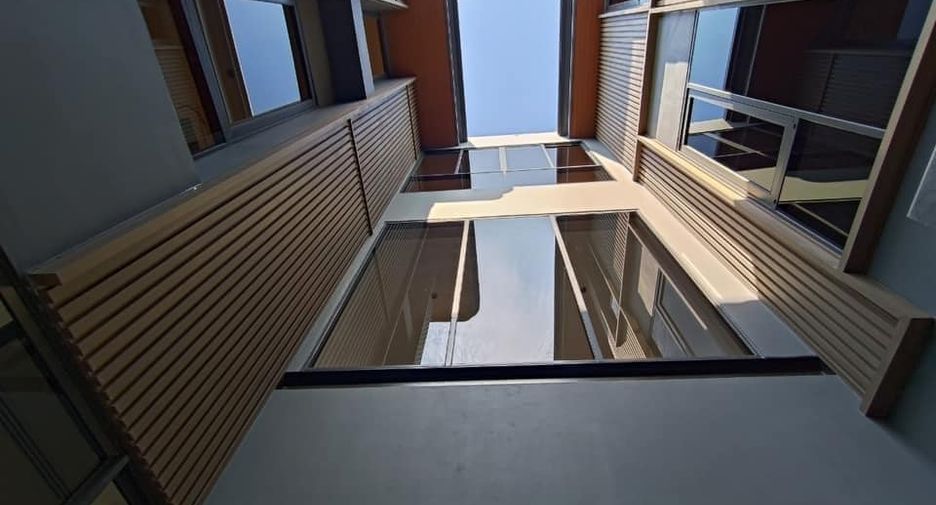 For rent and for sale 5 bedrooms house in Wang Thonglang, Bangkok
