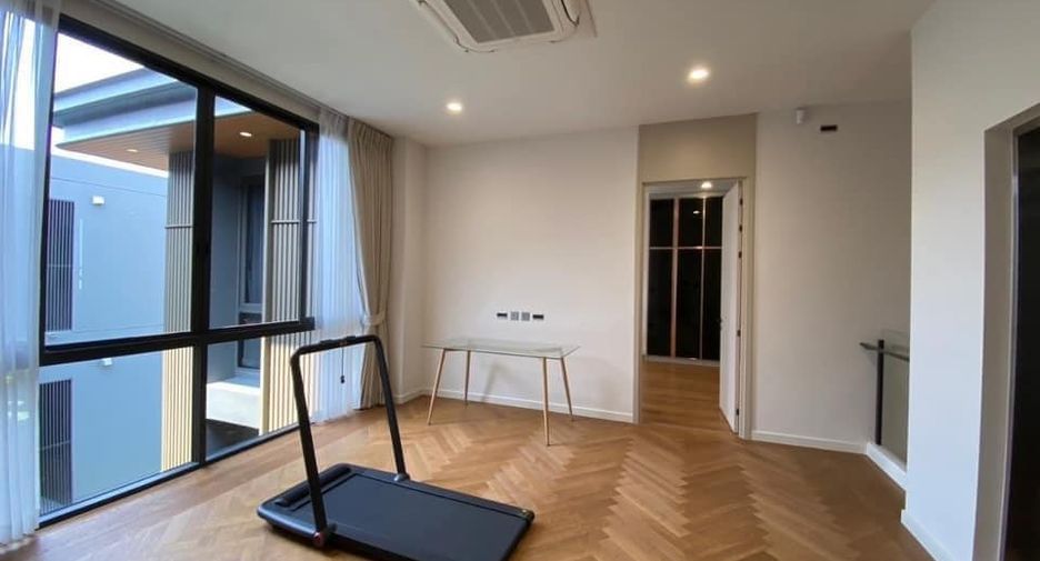 For rent and for sale 5 bedrooms house in Wang Thonglang, Bangkok