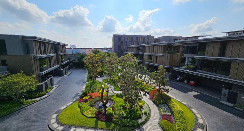 For rent and for sale 5 bedrooms house in Wang Thonglang, Bangkok