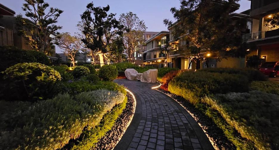 For rent and for sale 5 bedrooms house in Wang Thonglang, Bangkok