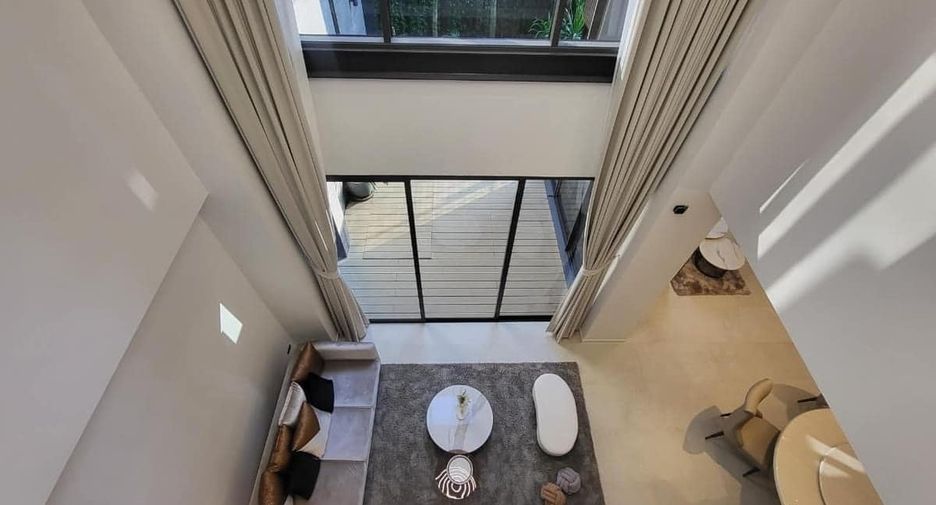 For rent and for sale 5 bedrooms house in Wang Thonglang, Bangkok