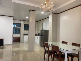 出租 4 卧室 联排别墅 在 Khlong Toei, 曼谷