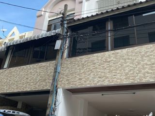 出租 4 卧室 联排别墅 在 Khlong Toei, 曼谷