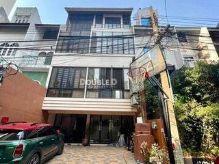 For sale 3 Beds townhouse in Pathum Wan, Bangkok