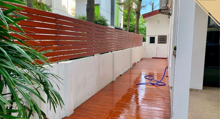 For sale 3 bedrooms townhouse in Suan Luang, Bangkok