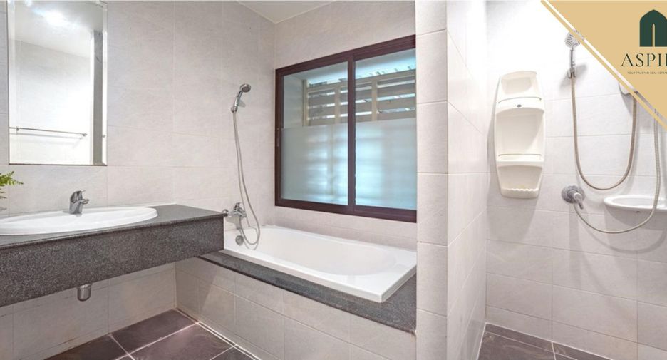 For sale 3 bedrooms townhouse in Suan Luang, Bangkok