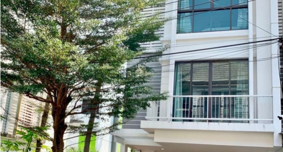 For sale 3 bedrooms townhouse in Suan Luang, Bangkok