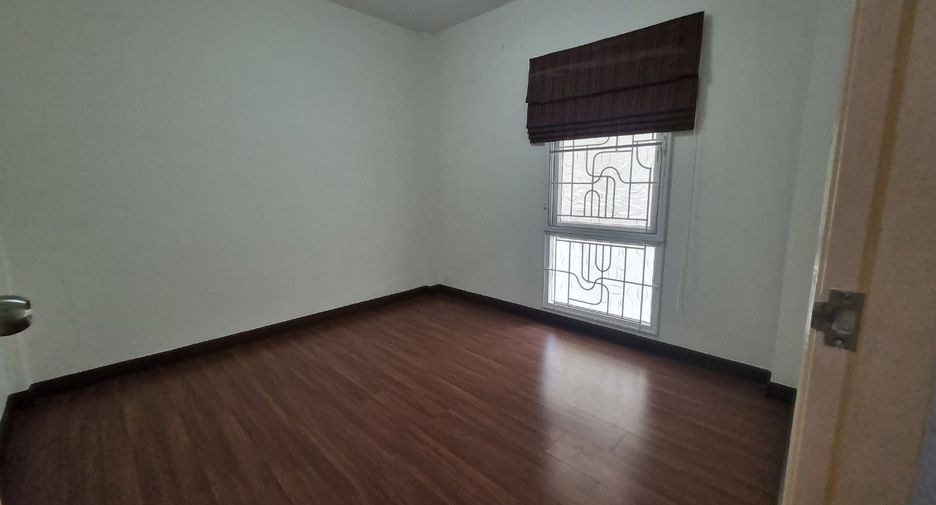 For sale 3 bedrooms townhouse in Bang Bua Thong, Nonthaburi