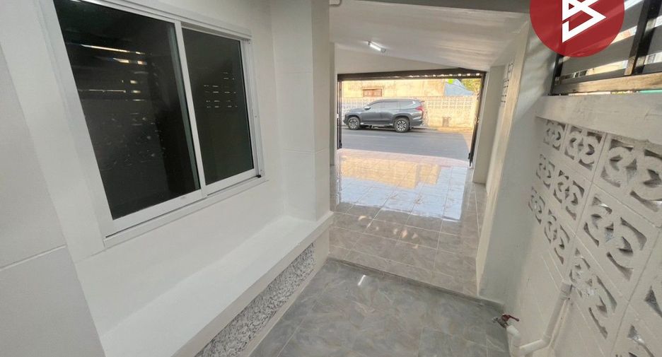 For sale 3 bed townhouse in Thanyaburi, Pathum Thani