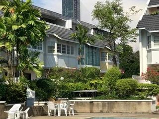For rent and for sale 3 bedrooms townhouse in Watthana, Bangkok