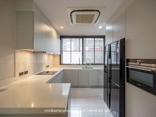 For rent 4 bedrooms house in Watthana, Bangkok