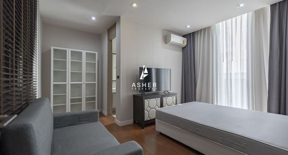 For rent 4 bedrooms house in Watthana, Bangkok
